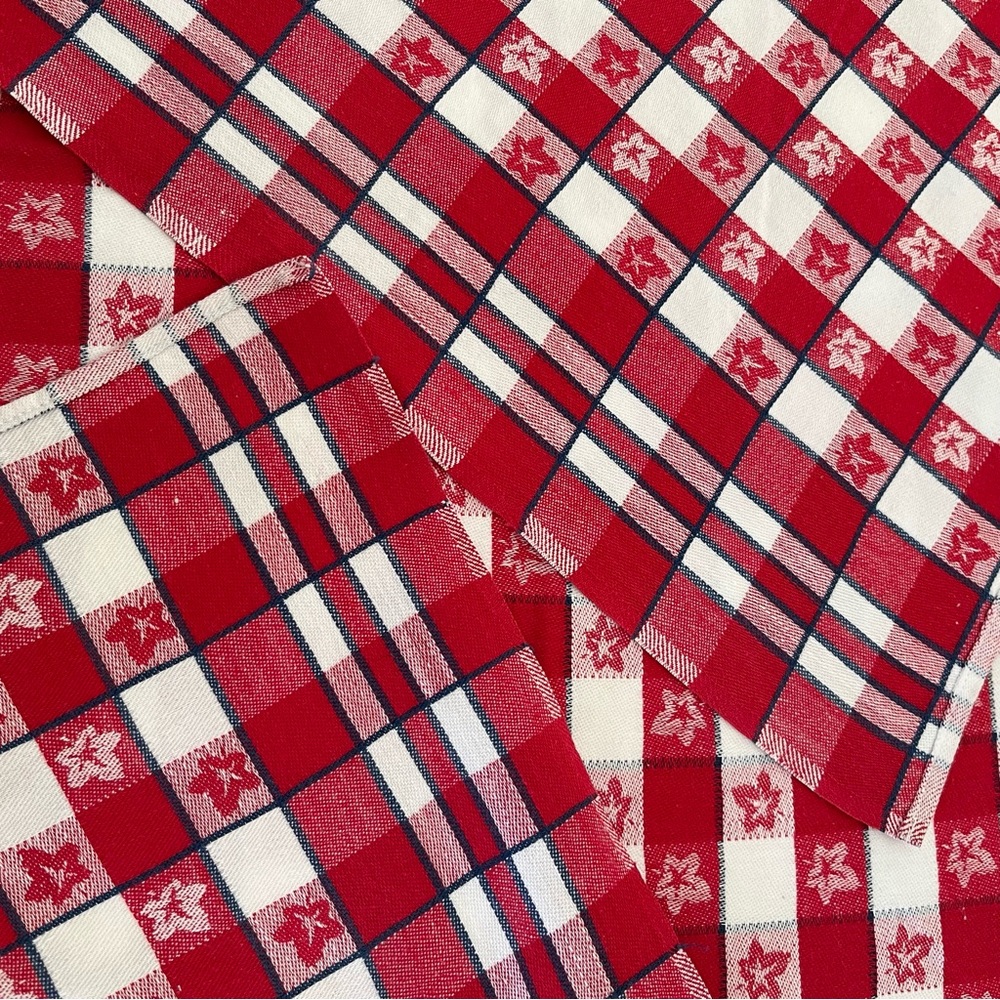 Vintage cotton tablecloth 42”x 70” great condition.